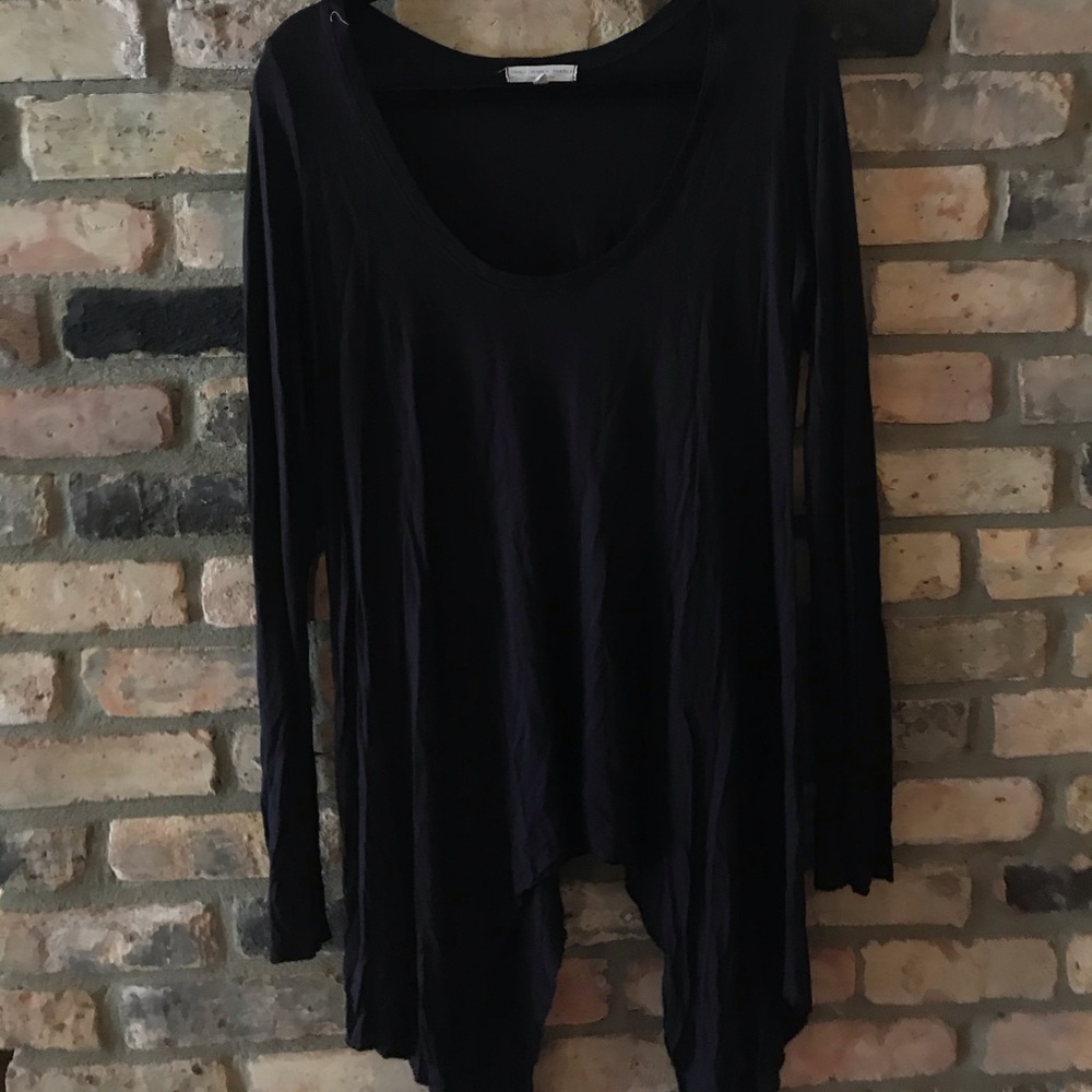 L Truly Madly Deeply plain black long sleeve tee.